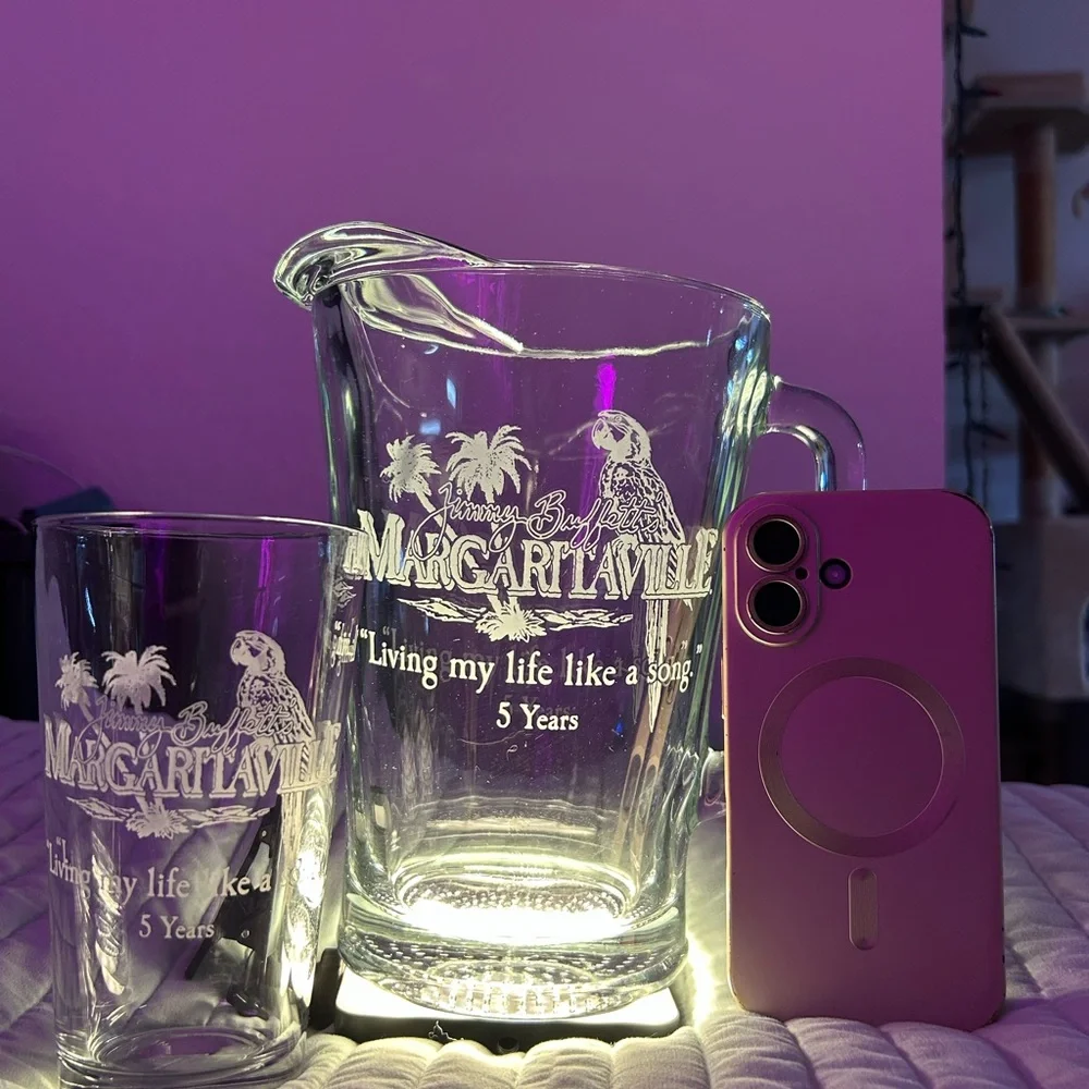 Margaritaville Rare Glass Pitcher and 4 glasses Set - Picture 4 of 4